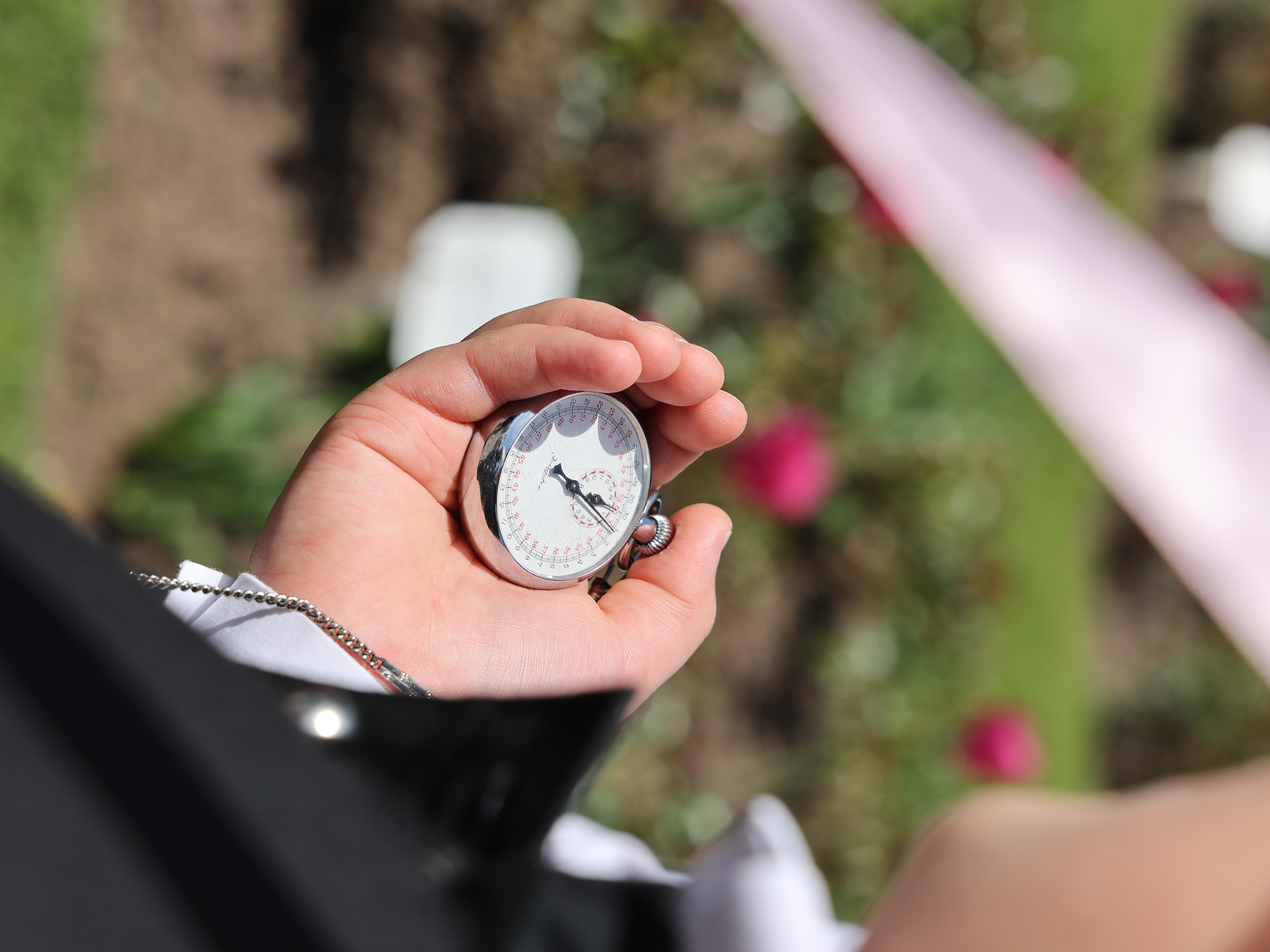 Taschenuhr in der Hand